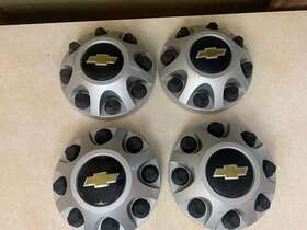 9597824 Aftermarket Products 9597819 4pc. 2011 - 2018 Chevy Silverado 2500 3500 2011-2018 Center Cap S Used