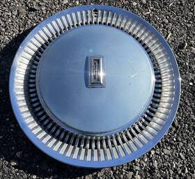 Oldsmobile 4041 One Vintage 1974-1976 98 15 Inch Hubcap Wheel Cover Used Blue