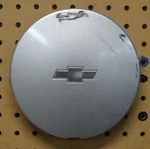 (1) Original 2000-2002 Chevrolet Malibu Center Cap Gm# 9593521 Silver Oem. Fixed Price $9.95.
