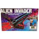 Revell Alien Invader Model Kit Flashing Light Up Cockpit Rocket Engines 1979. Fixed Price $17.97.